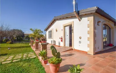 Giardino di 2 Bedroom Pet Friendly Home In Siracusa