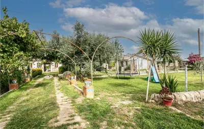 Giardino di 2 Bedroom Pet Friendly Home In Siracusa
