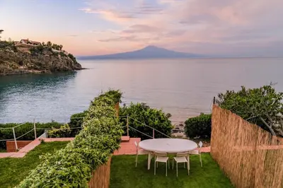 Paesaggio naturale nelle vicinanze della villa