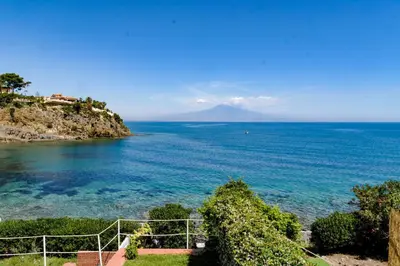Paesaggio naturale nelle vicinanze della villa