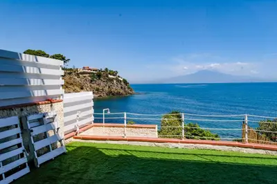 Paesaggio naturale nelle vicinanze della villa