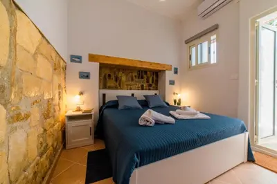 Letto o letti in una camera di 10 minuti a piedi da Ortigia - Cortile privato & AC