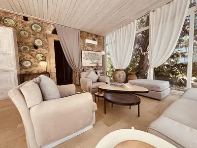 Area soggiorno di Villa Il Carrubo val di noto con piscina privata