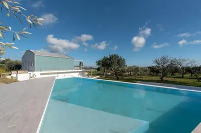 Piscina di Villa Iris - IsulaTravel o nelle vicinanze