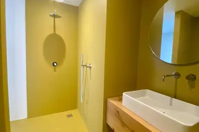 Bagno di Casa Genia a due passi dal Teatro Greco