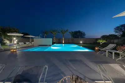Piscina di Villa Ida - IsulaTravel o nelle vicinanze