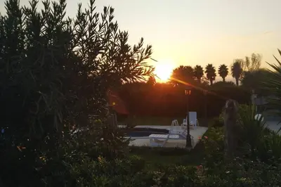 Alba o tramonto visti dall'interno della casa vacanze o dai dintorni