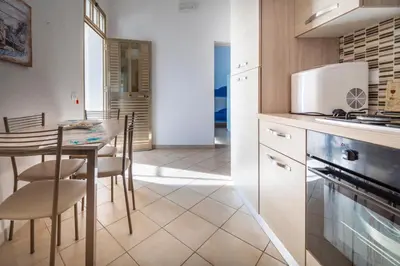 Cucina o angolo cottura di Summer Beach Villa a 100mt dal mare Gallina