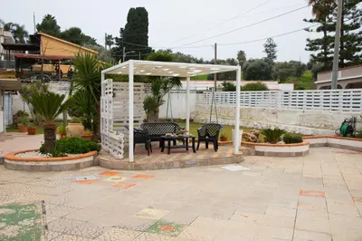 Giardino di Summer Beach Villa a 100mt dal mare Gallina