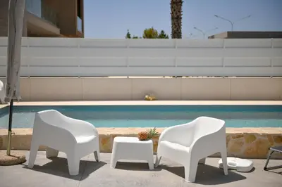 Piscina di Villa Laura Charme Apartments o nelle vicinanze