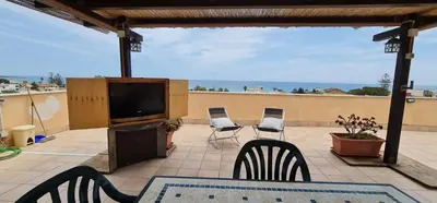 Vista generica sul mare o vista sul mare dall'interno dell'appartamento
