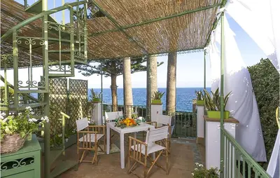 Vista generica sul mare o vista sul mare dall'interno della casa vacanze