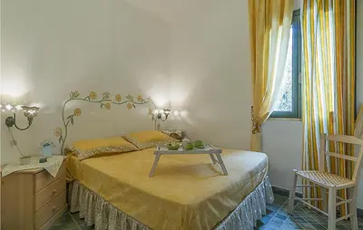 Letto o letti in una camera di 6 Bedroom Pet Friendly Home In Siracusa