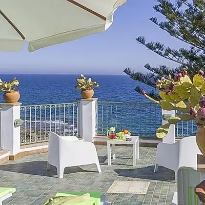 6 Bedroom Pet Friendly Home In Siracusa