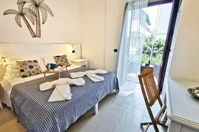 Letto o letti in una camera di Loft Palm Beach - 100 metri dalla spiaggia di sabbia bianca e dal mare