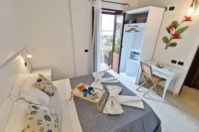 Cucina o angolo cottura di Loft Palm Beach - 100 metri dalla spiaggia di sabbia bianca e dal mare