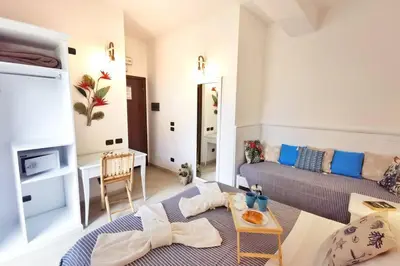 Area soggiorno di Loft Palm Beach - 100 metri dalla spiaggia di sabbia bianca e dal mare