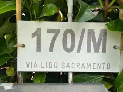 Certificato, attestato, insegna o altro documento esposto da Casa Lime