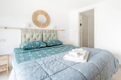 Letto o letti in una camera di Eos Sea View Apartments