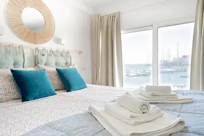 Letto o letti in una camera di Eos Sea View Apartments