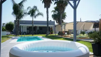 Piscina di Dependance in Villa con Piscina by Wonderful Italy o nelle vicinanze