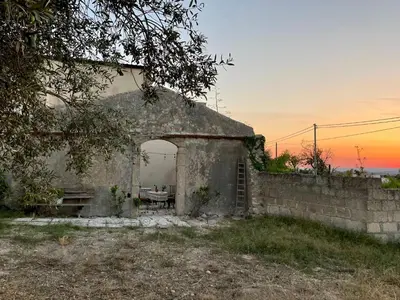 Alba o tramonto visti dall'interno del bed & breakfast o dai dintorni