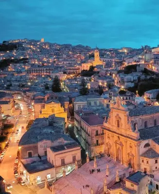 Vista generica su Modica o vista sulla città dall'interno della casa vacanze