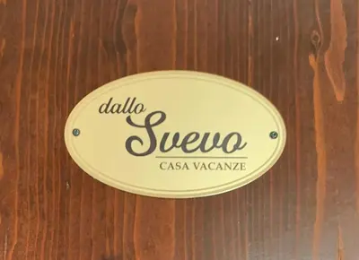 Certificato, attestato, insegna o altro documento esposto da Lo Svevo