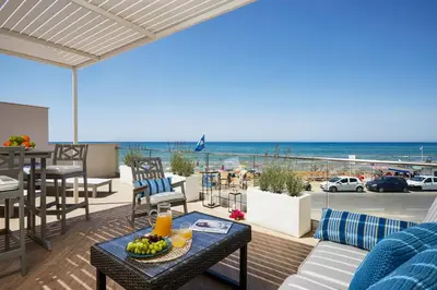 Vista generica sul mare o vista sul mare dall'interno della casa vacanze
