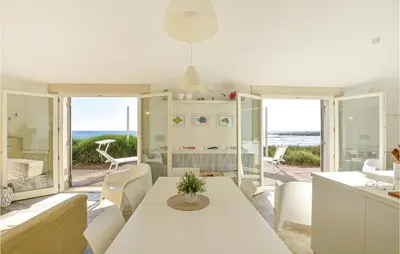 Area soggiorno di Beautiful Home In Siracusa With Wifi