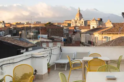 Vista generica su Catania o vista sulla città dall'interno dell'appartamento