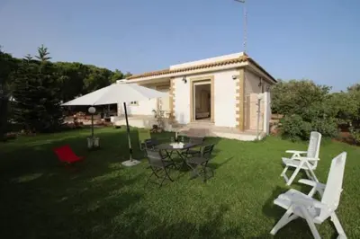 Giardino di Bilocale climatizzato - Wi-fi in villa in pieno relax