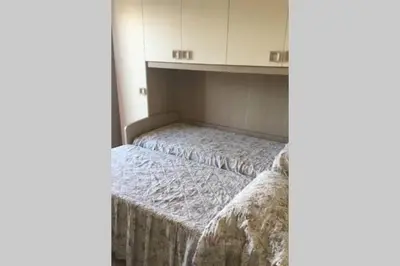 Letto o letti in una camera di Casa Helios con ascensore