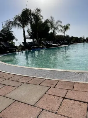 Piscina di Oasi Pacaru Village o nelle vicinanze
