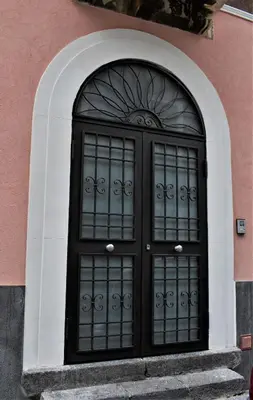 Facciata o entrata di Casa Nirè II