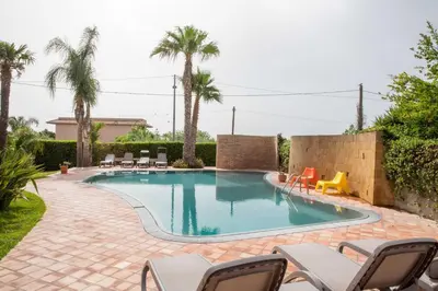 Piscina di VILLA LIBECCIO appartment with shared swimming pool, at 200 meters from the beach, solarium and private parking o nelle vicinanze