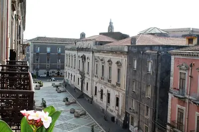 Vista generica su Catania o vista sulla città dall'interno dell'appartamento