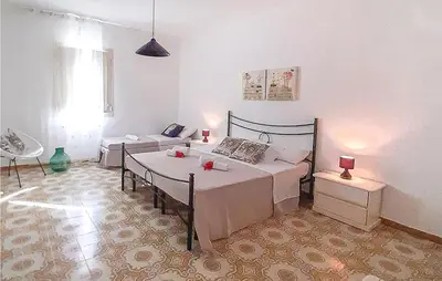 Letto o letti in una camera di Beautiful Home In Siracusa With Kitchen