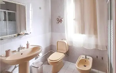 Bagno di Beautiful Home In Siracusa With Kitchen