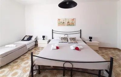Letto o letti in una camera di Beautiful Home In Siracusa With Kitchen