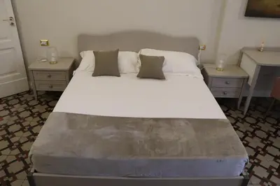 Letto o letti in una camera di DOMUS IOLE appartamento nel centro storico
