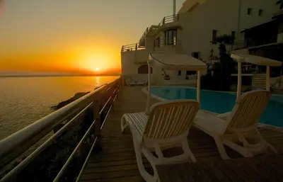 Alba o tramonto visti dall'interno dell'aparthotel o dai dintorni
