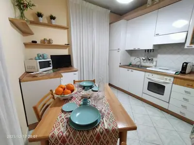 Cucina o angolo cottura di Beatrice Apartment con 1camera da letto, un soggiorno cucina e bagno