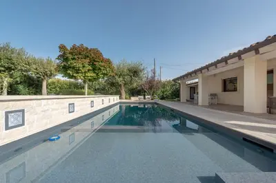 Piscina di Villa Angelina - IsulaTravel o nelle vicinanze