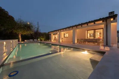 Piscina di Villa Angelina - IsulaTravel o nelle vicinanze