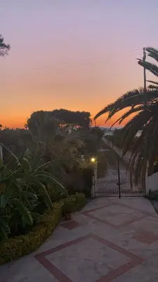 Alba o tramonto visti dall'interno dell'appartamento o dai dintorni