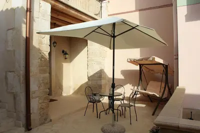 Patio o area all'aperto di Flower house