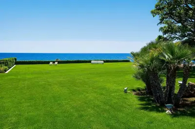 Paesaggio naturale nelle vicinanze della villa