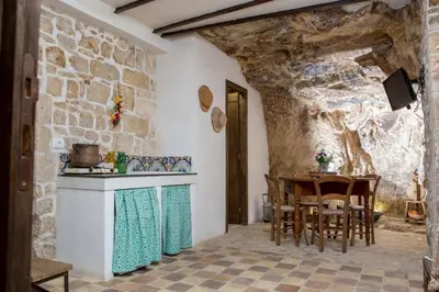Cucina o angolo cottura di Case degli Avi 2, antico abitare in grotta
