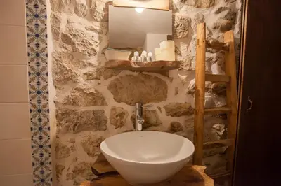 Bagno di Case degli Avi 2, antico abitare in grotta